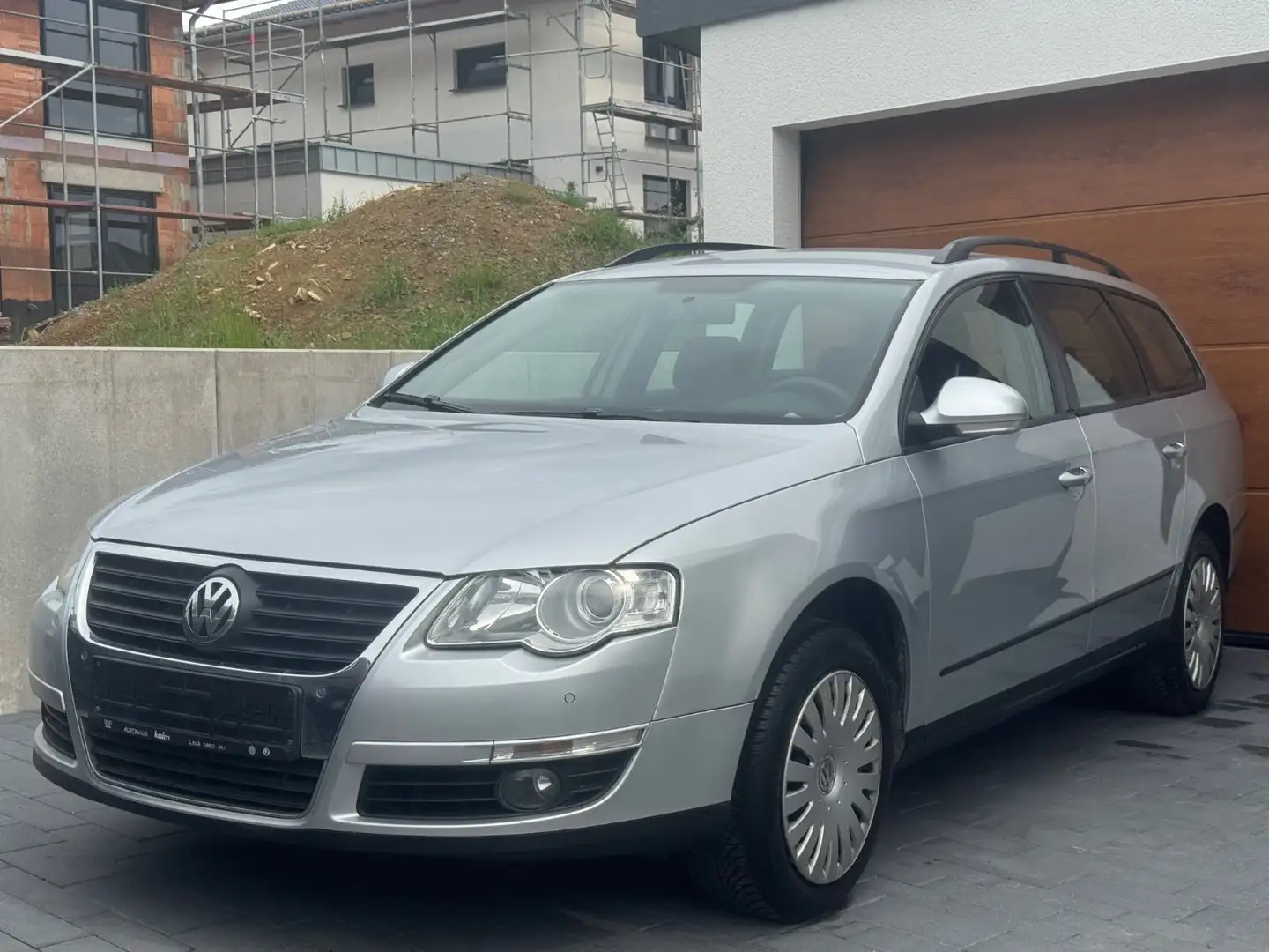 Volkswagen Passat Variant Trendline 2.0 DSG+PDC+ Silber - 1