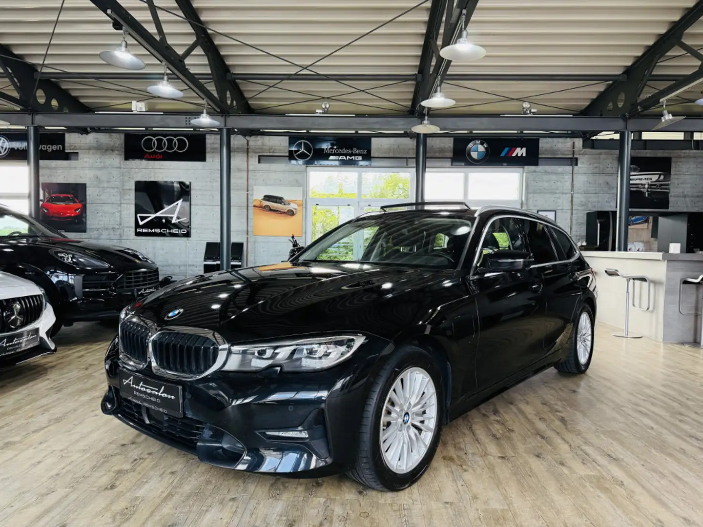 BMW 330 e Sport Line*PANO*360°KAM*AHK*ACC*GARANTIE Schwarz - 1