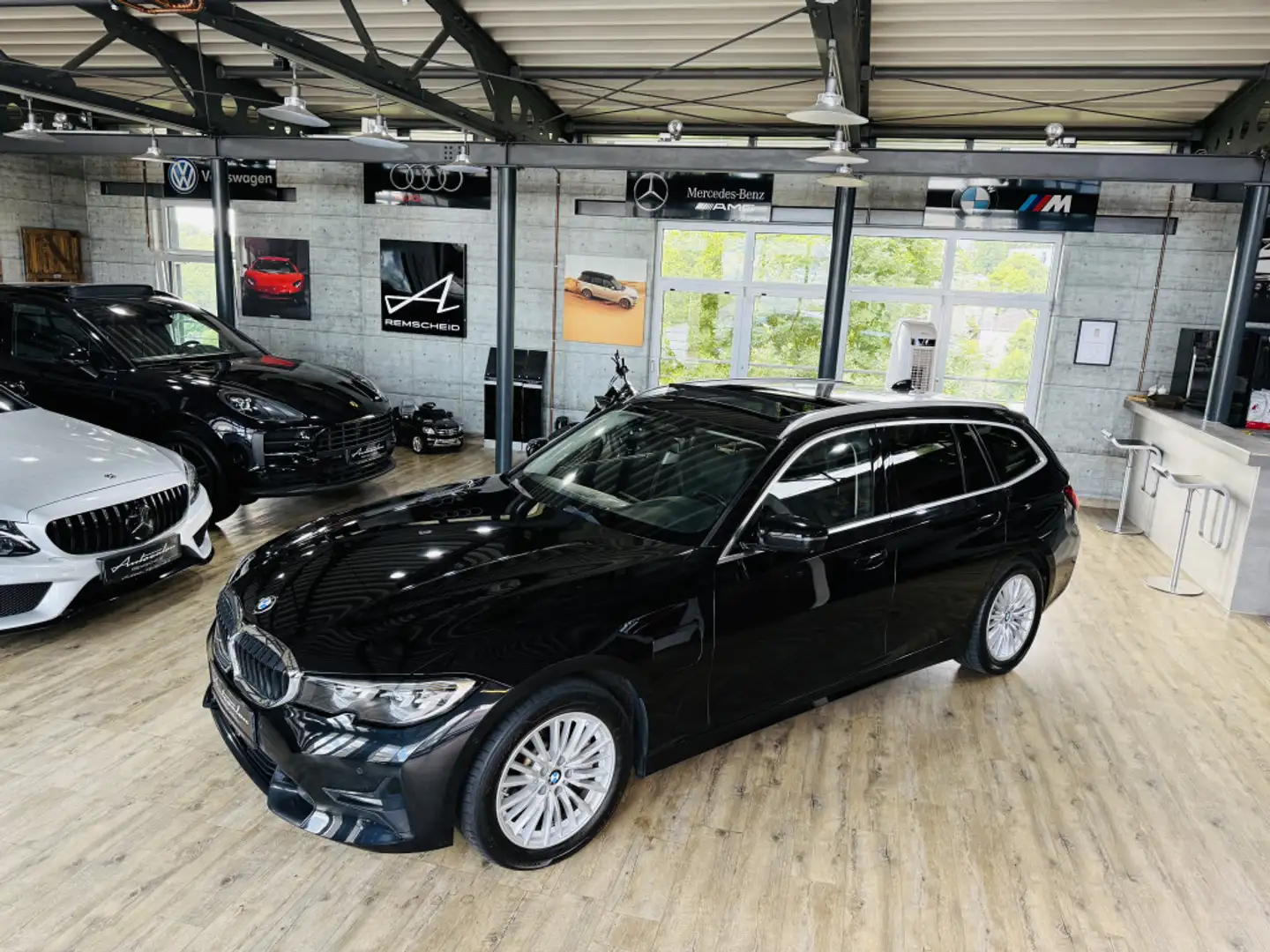 BMW 330 e Sport Line*PANO*360°KAM*AHK*ACC*GARANTIE Schwarz - 2