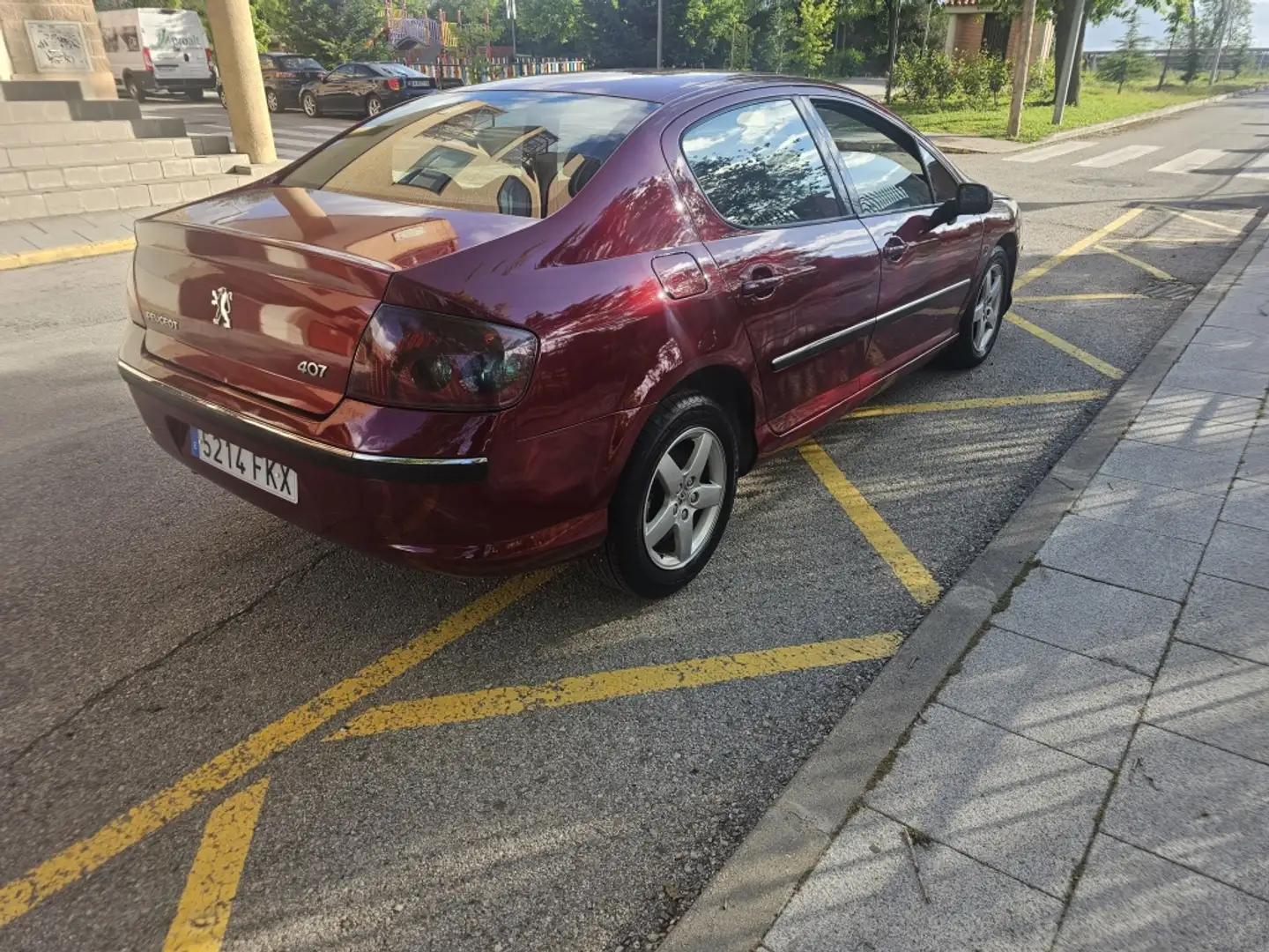 Peugeot 407 1.6HDI Confort Burdeos - 2