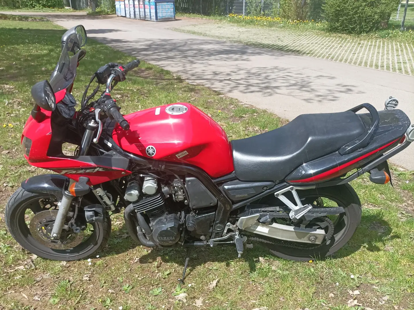 Yamaha FZS 600 Czerwony - 1