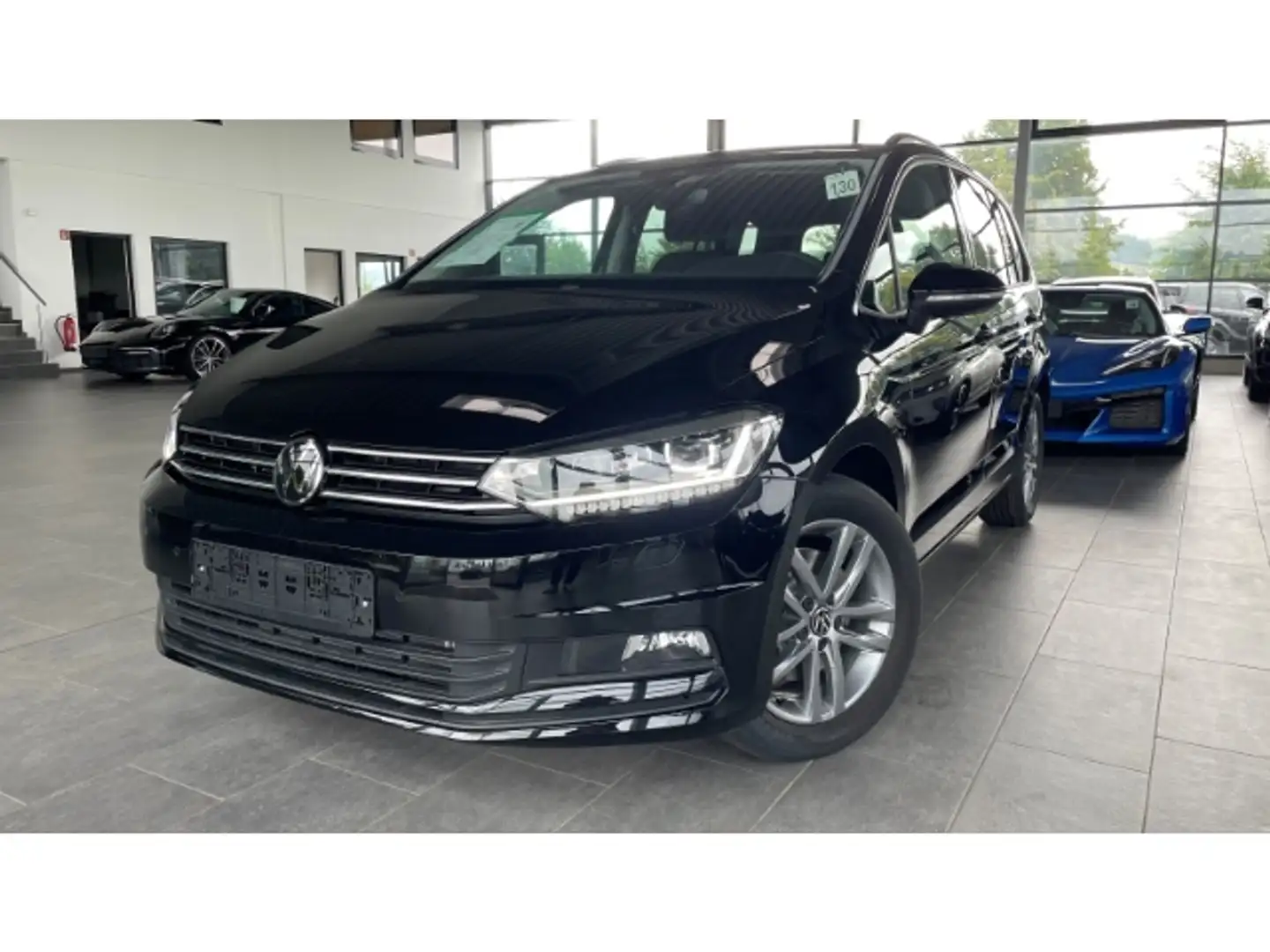 Volkswagen Touran Comfortline 1.5 TSI Navi el. AHK&Heckklappe LED Ka Schwarz - 1