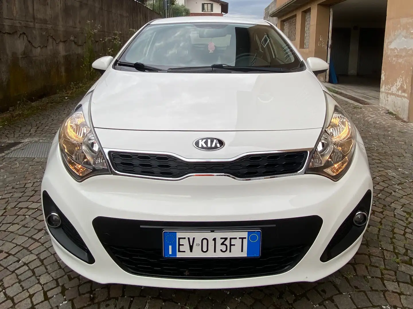 Kia Rio Bianco - 1
