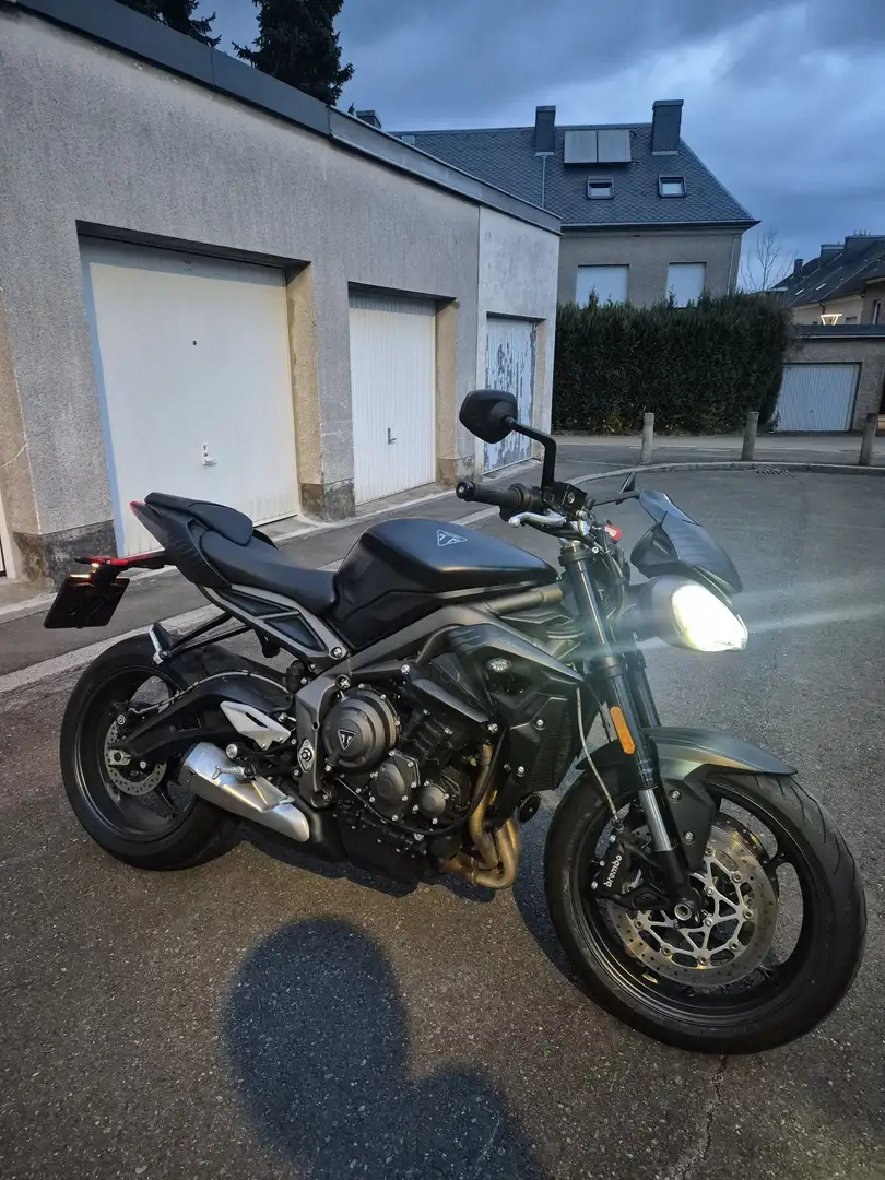 Triumph Street Triple 765 R. Quickshifter, poignées chauffantes, etc. Noir - 2