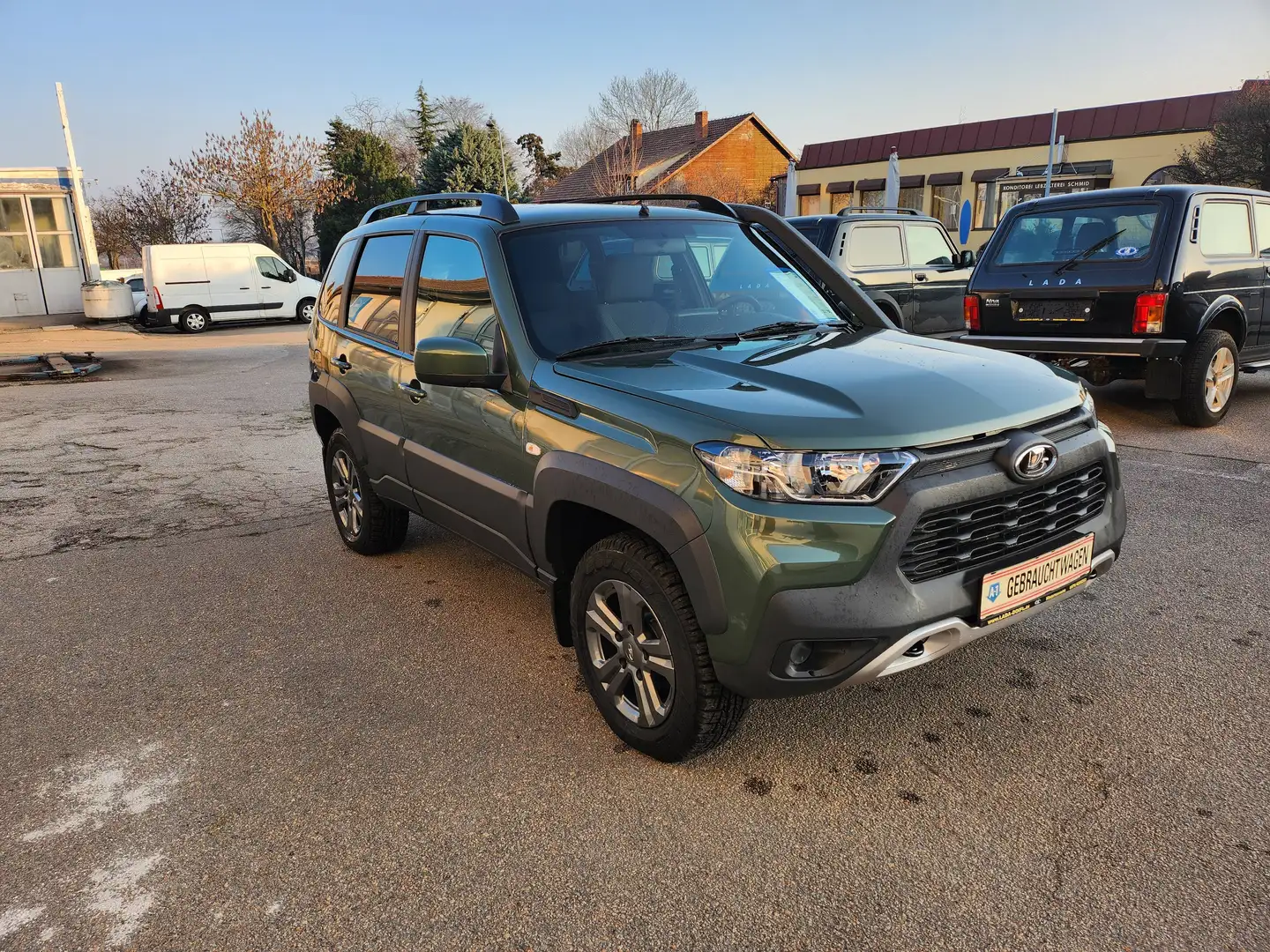 Lada Niva 4x4 Travel Grün - 2