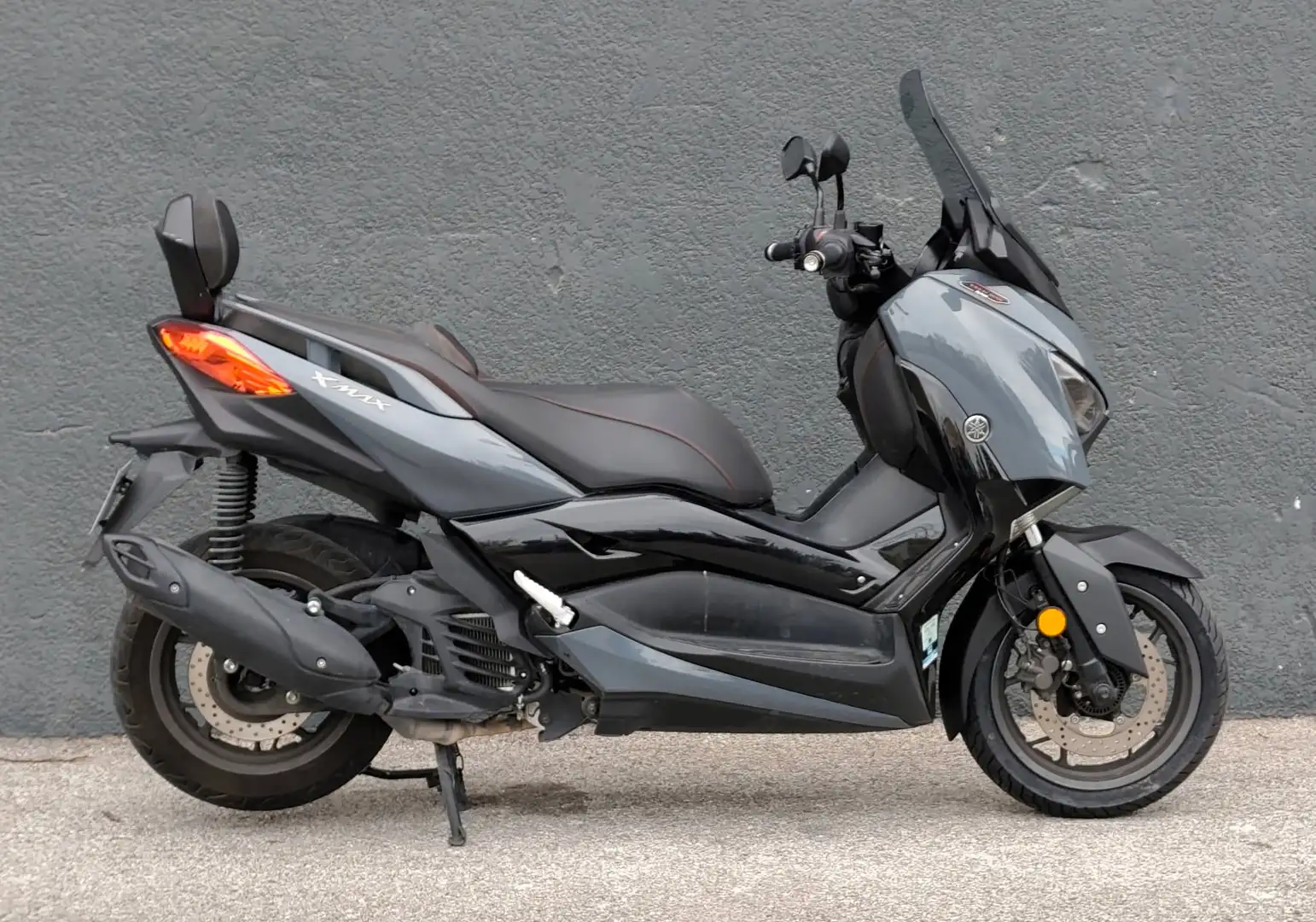 Yamaha X-Max 125 Grijs - 2
