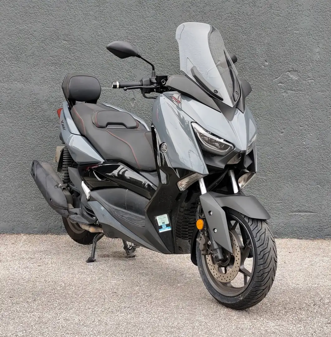 Yamaha X-Max 125 Grijs - 1