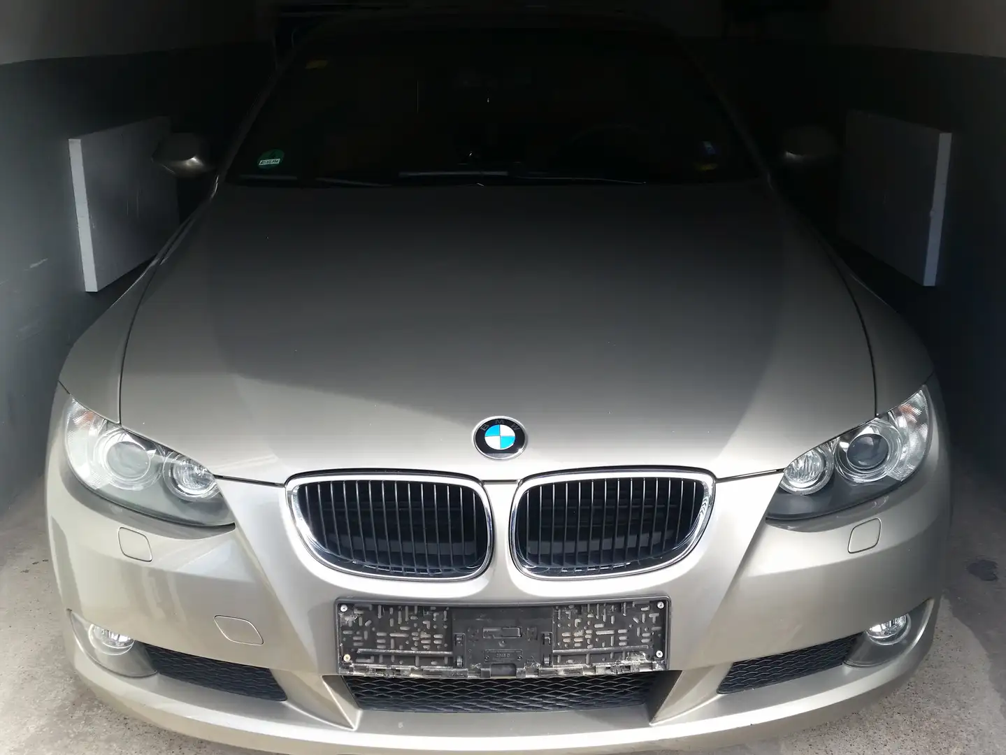 BMW 320 3er 320i Cabrio/E93/Garagenpkw/Sehr gepflegt/Klima Beige - 1