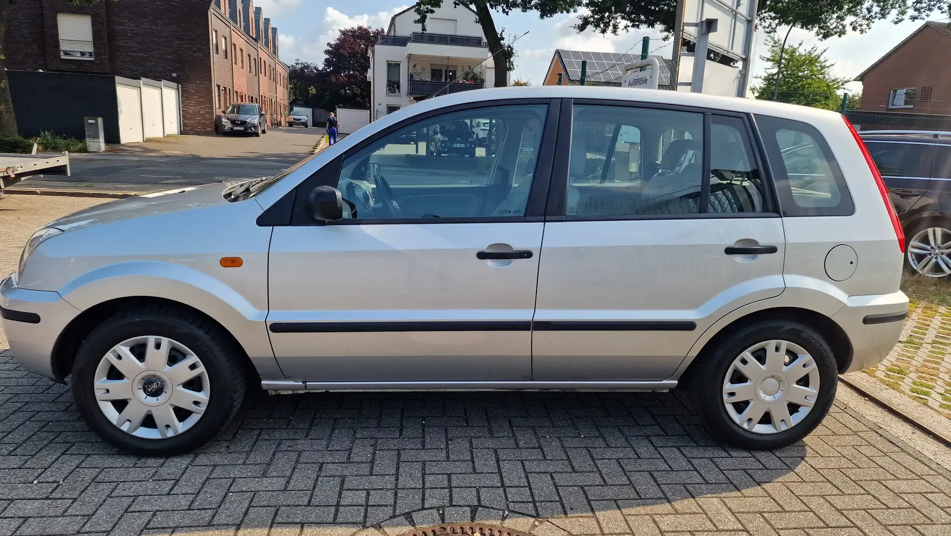 Ford Fusion 1.4 Trend Klima Tüv Neu Original zustand Silber - 2