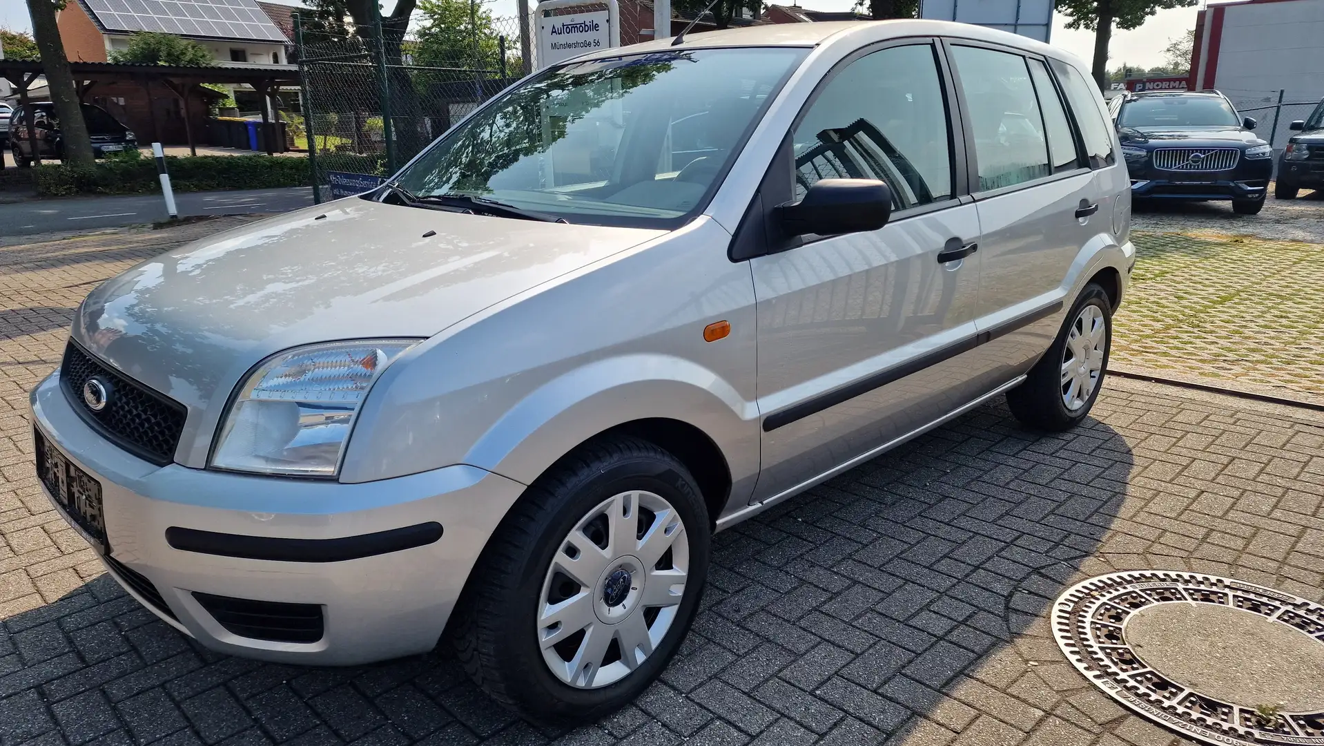 Ford Fusion 1.4 Trend Klima Tüv Neu August Original zustand Silber - 1