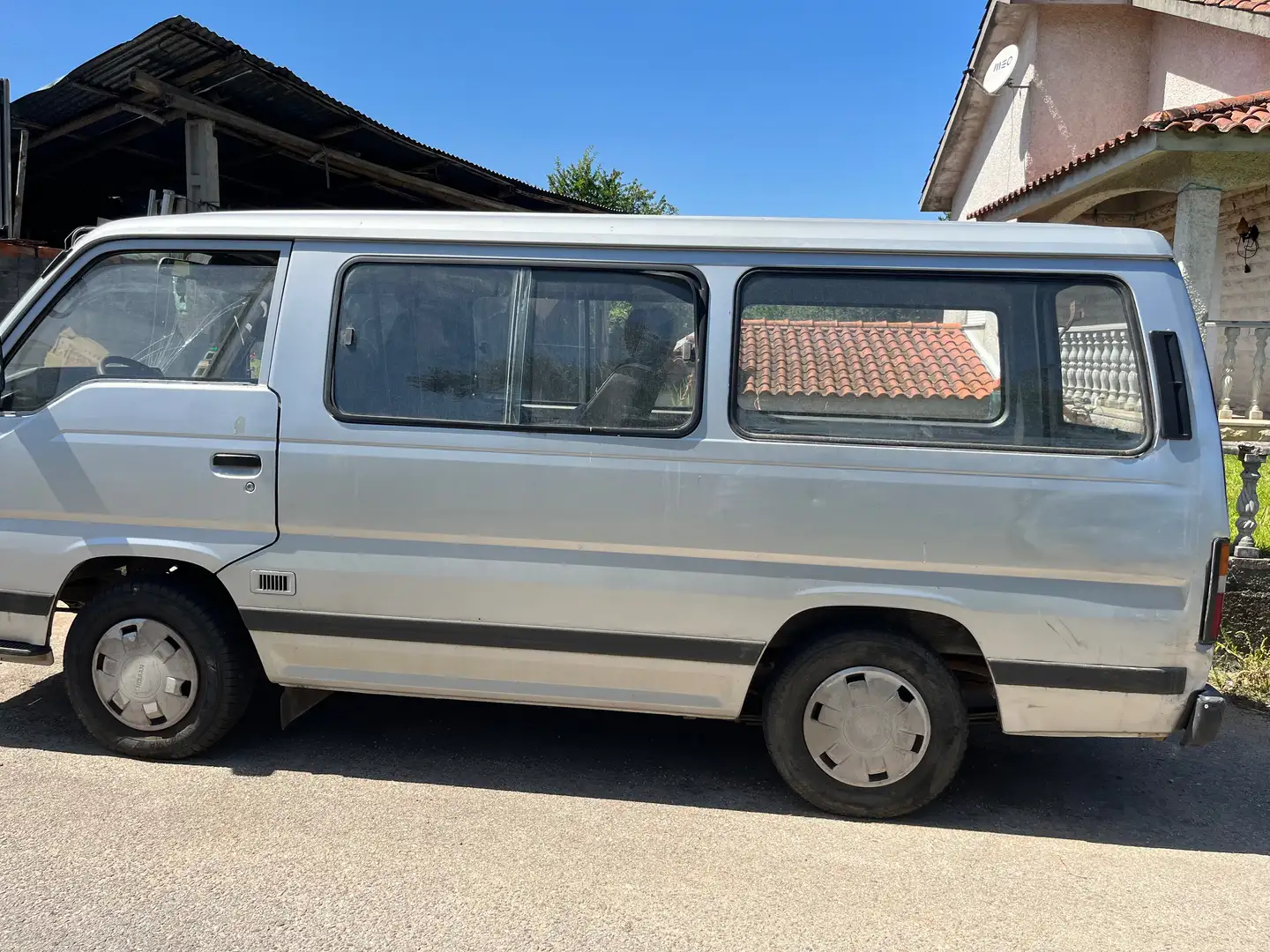 Nissan Urvan 2500 diesel export Plateado - 2