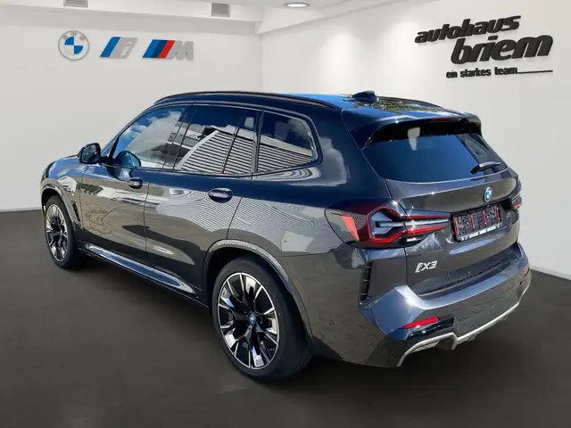 BMW iX3 view 4