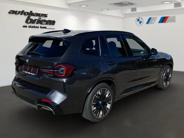 BMW iX3 view 3