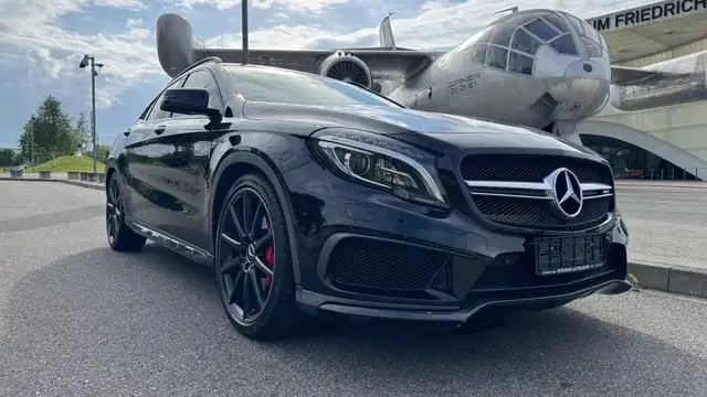 Mercedes-Benz GLA 45 AMG 4Matic LED/NAVI/LEDER/AMG Performance