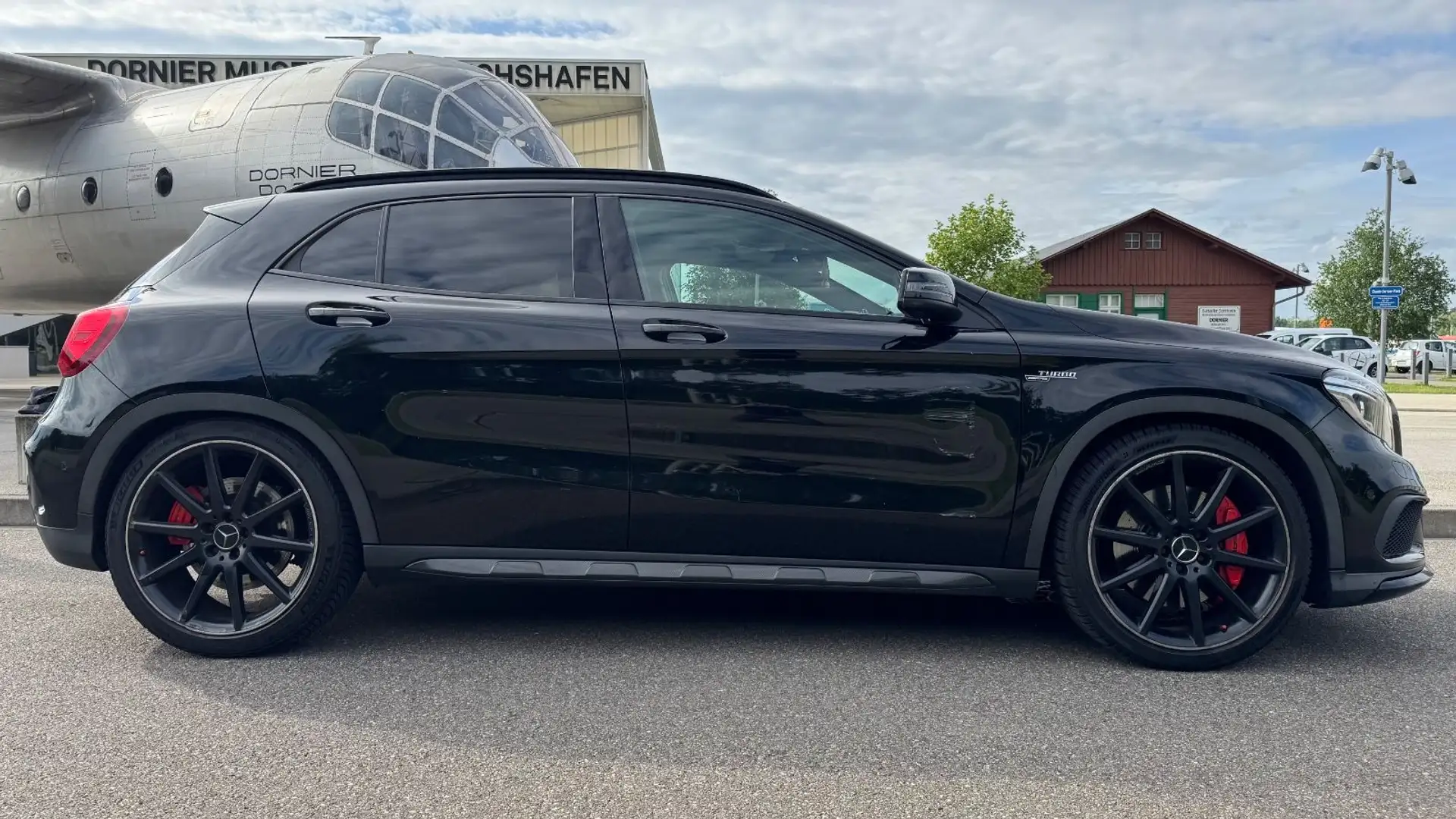 Mercedes-Benz GLA 45 AMG 4Matic LED/NAVI/LEDER/AMG Performance Schwarz - 2