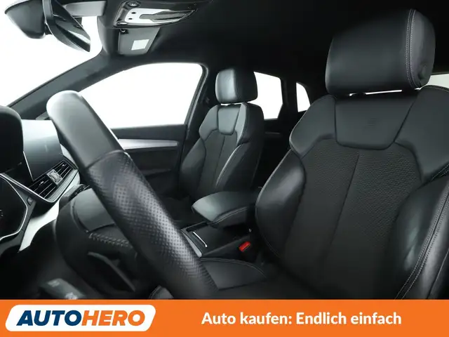 Audi Q5 view 10