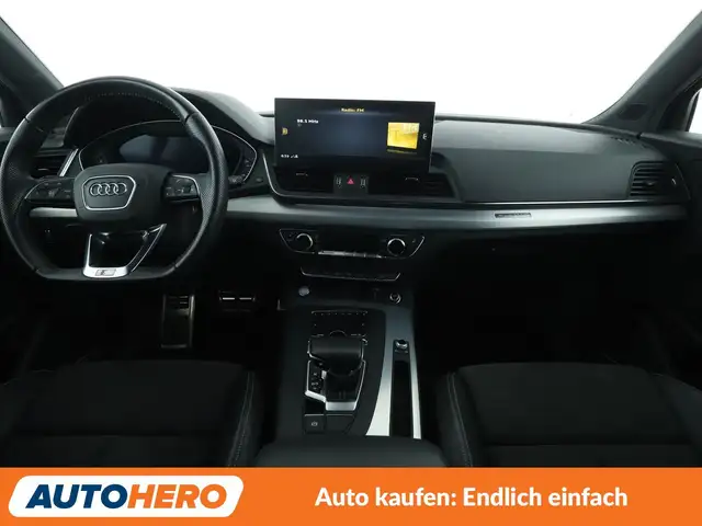 Audi Q5 view 12