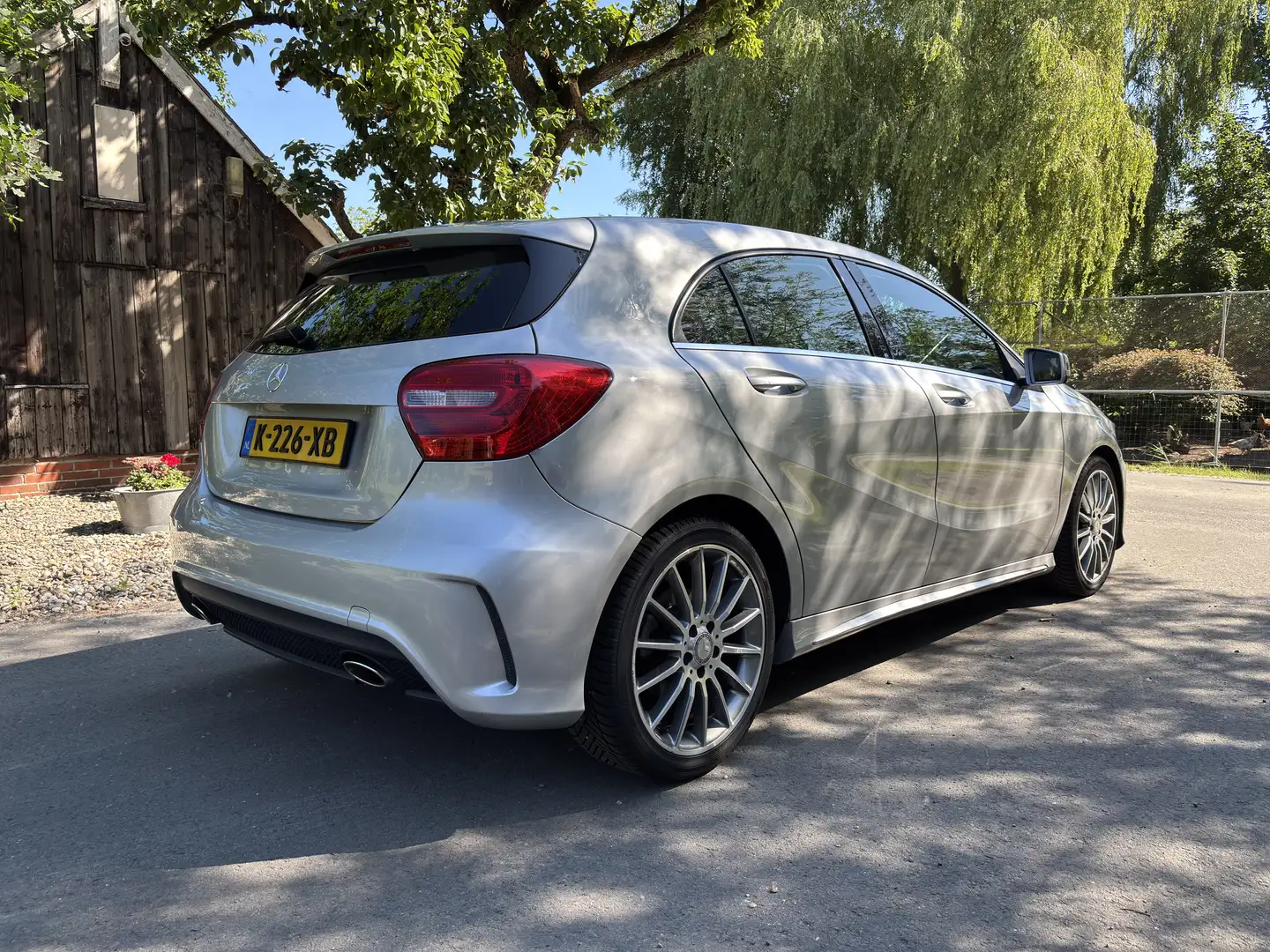 Mercedes-Benz A 180 AMG-line Grijs - 2