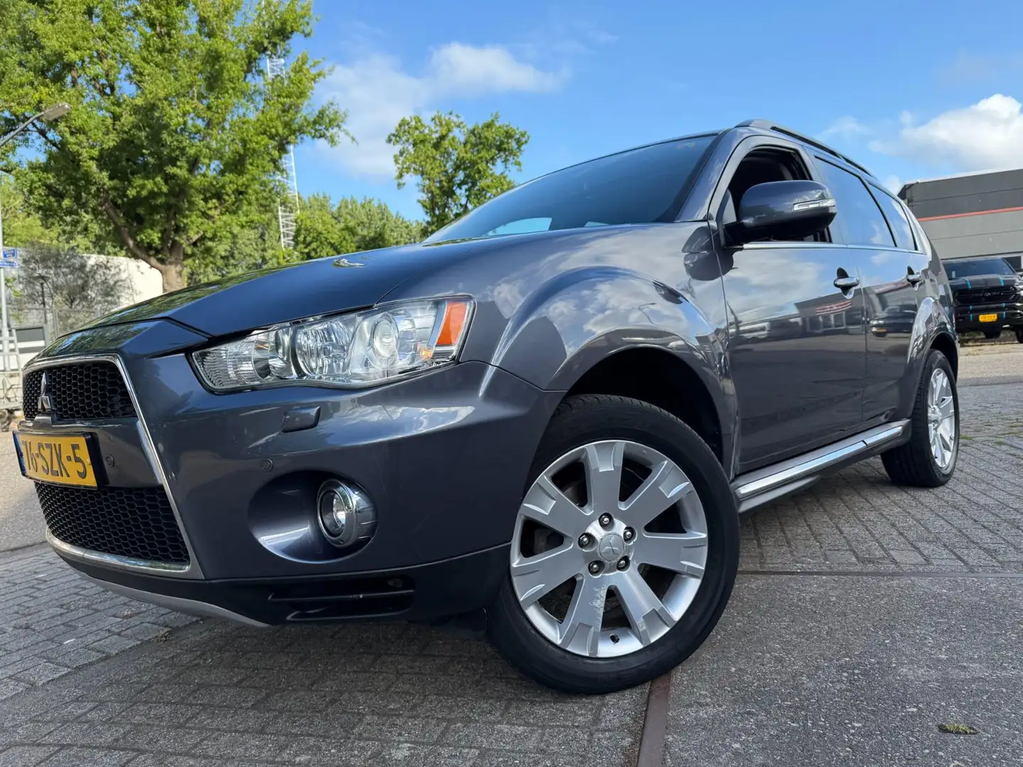 Mitsubishi Outlander 2.0 Edition 2 SPORT AUTOMAAT LEDER DAKRAAM NAP NAV Šedá - 2