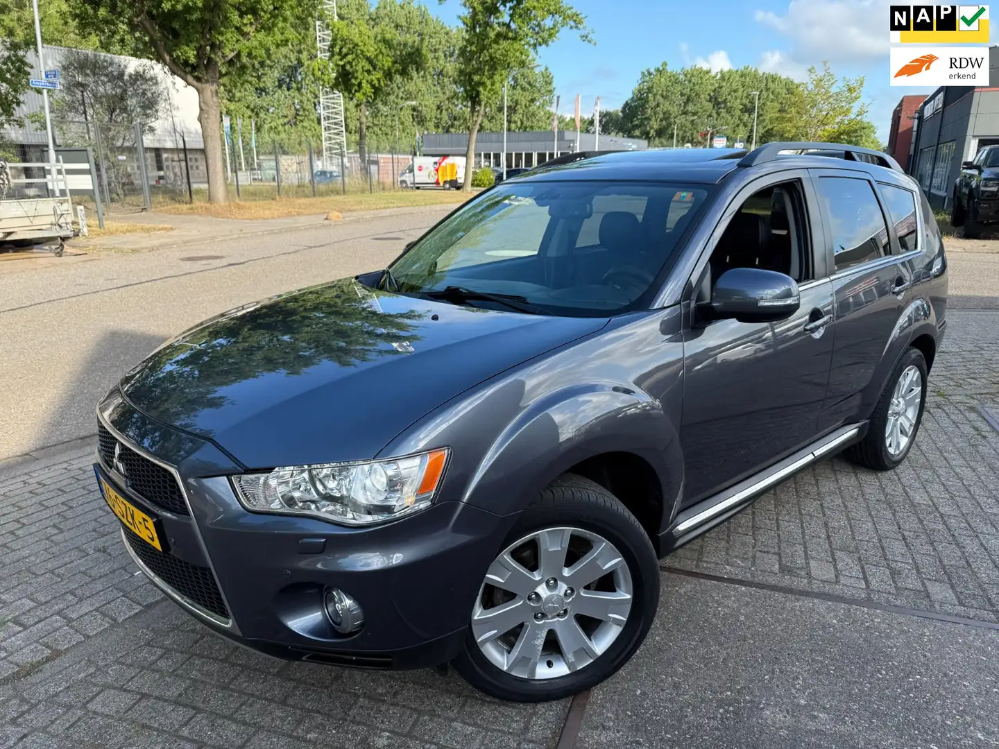 Mitsubishi Outlander 2.0 Edition 2 SPORT AUTOMAAT LEDER DAKRAAM NAP NAV Šedá - 1
