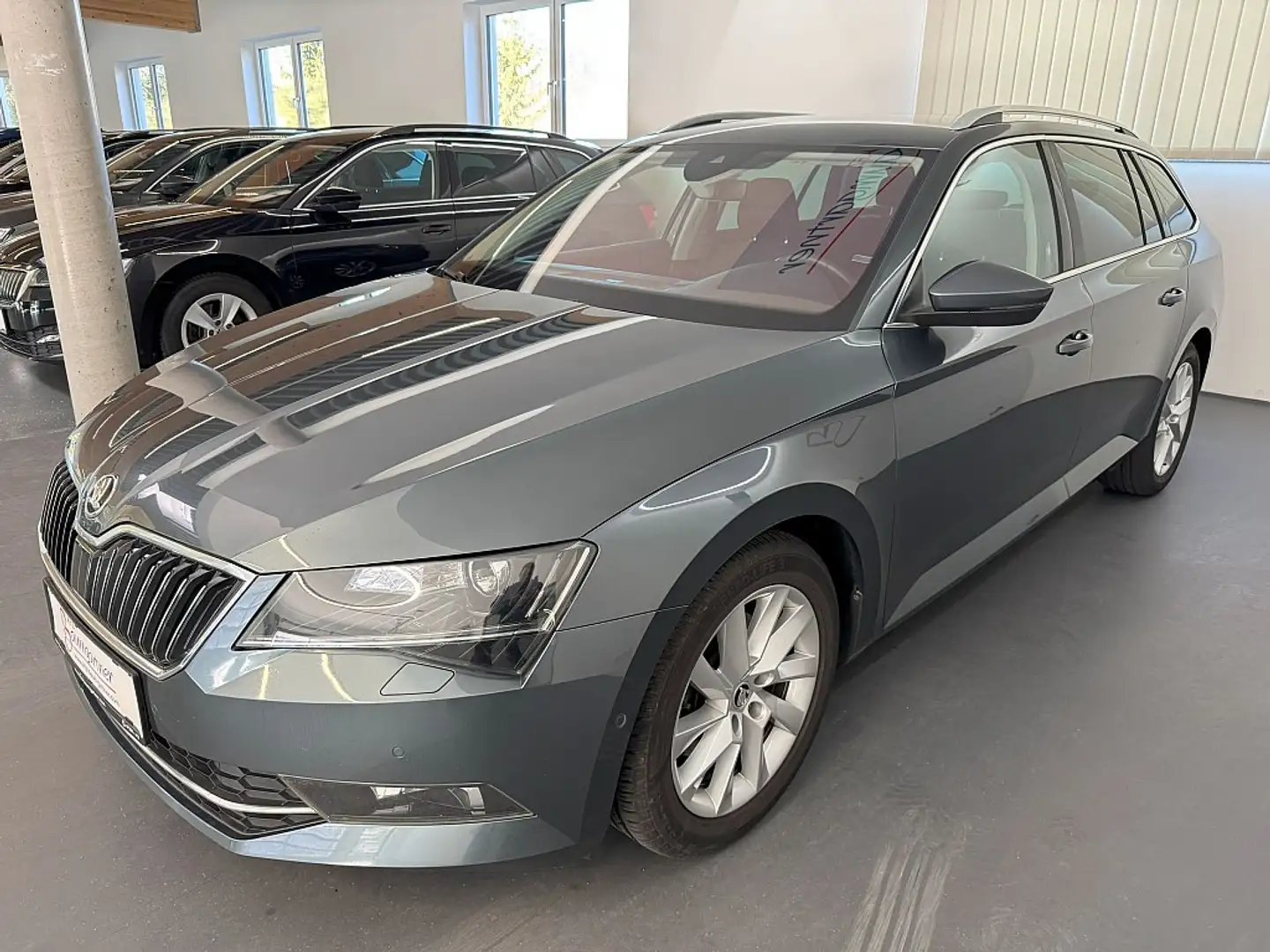 Skoda Superb Kombi 2,0TDI DSG Style *XENON*NAVI*Tempomat*Sit... Grau - 2