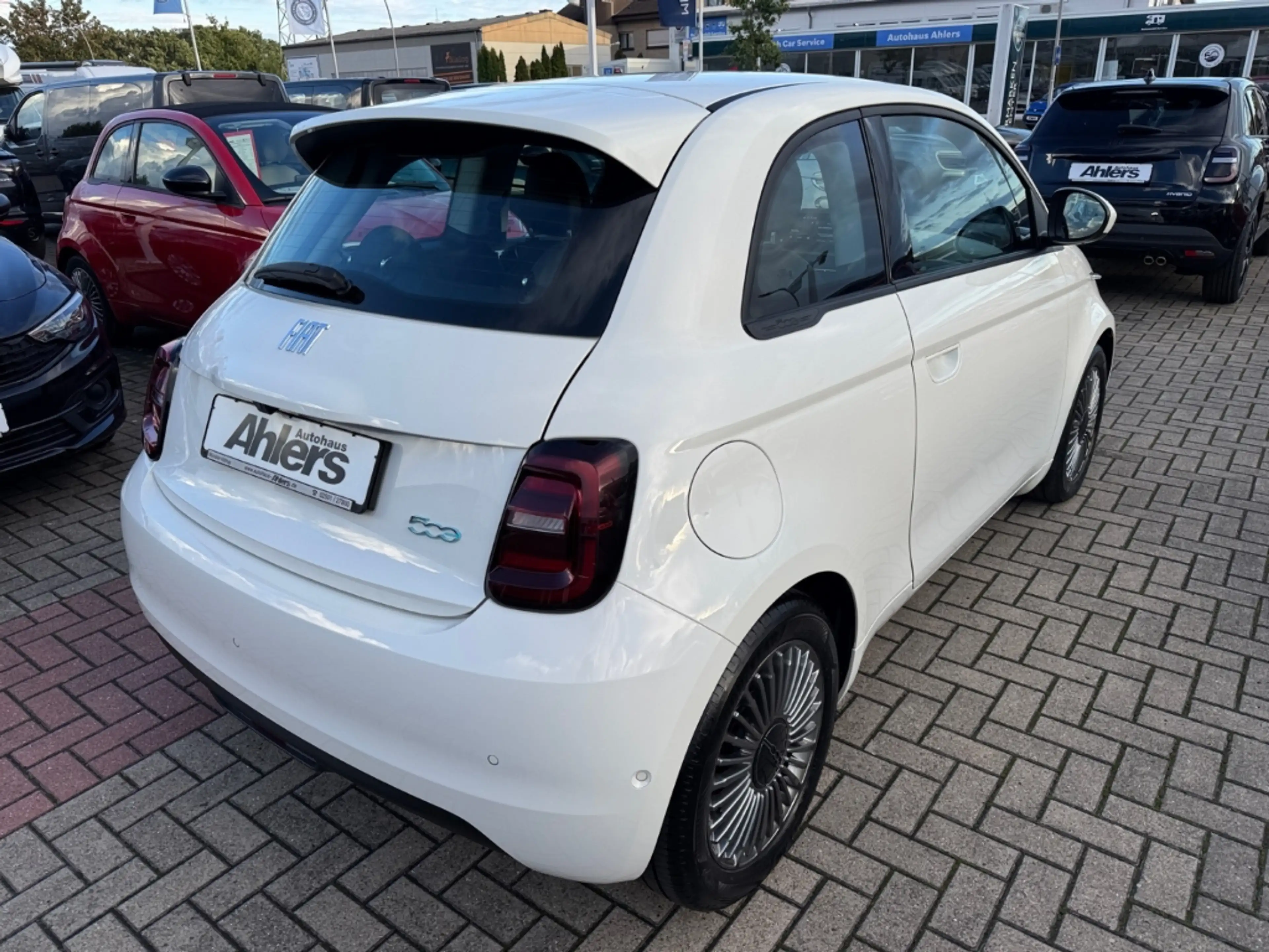 Fiat 500 +KAMERA+SITZHEIZUNG+CARPLAY+TOTWINKEL+PDC+KEYLESS+ — photo 8