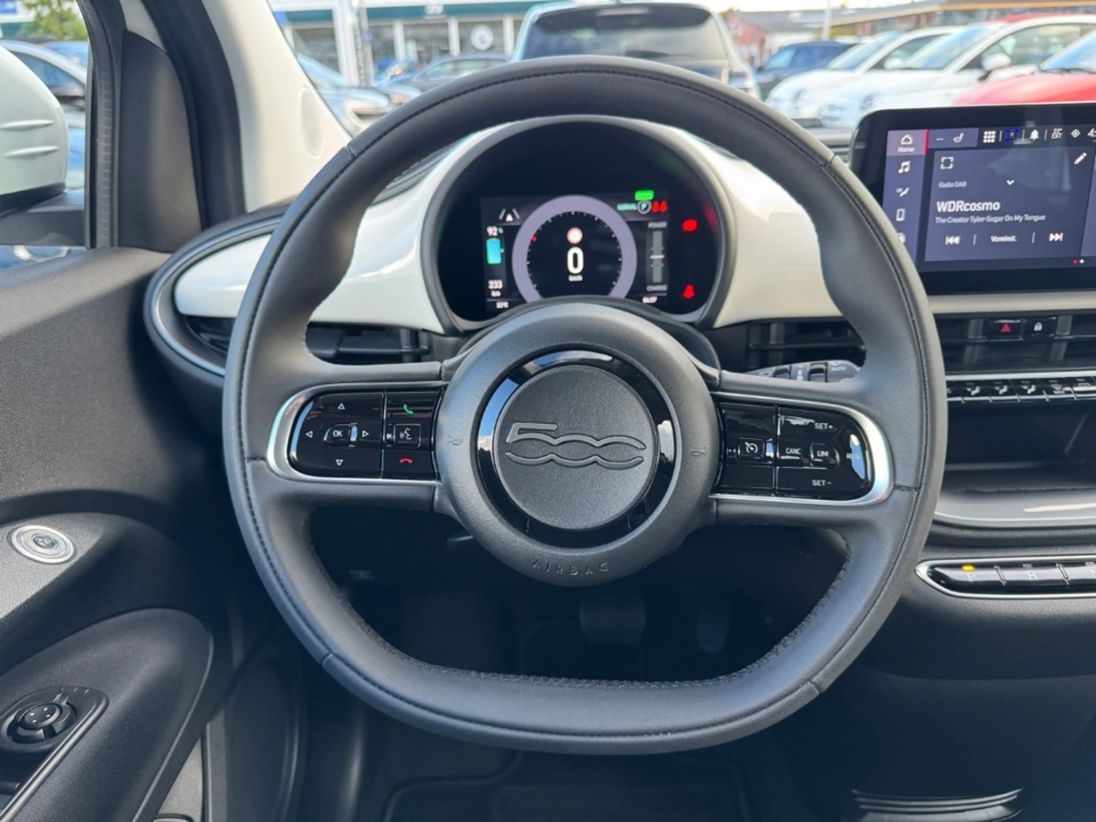 Fiat 500 +KAMERA+SITZHEIZUNG+CARPLAY+TOTWINKEL+PDC+KEYLESS+ — photo 17