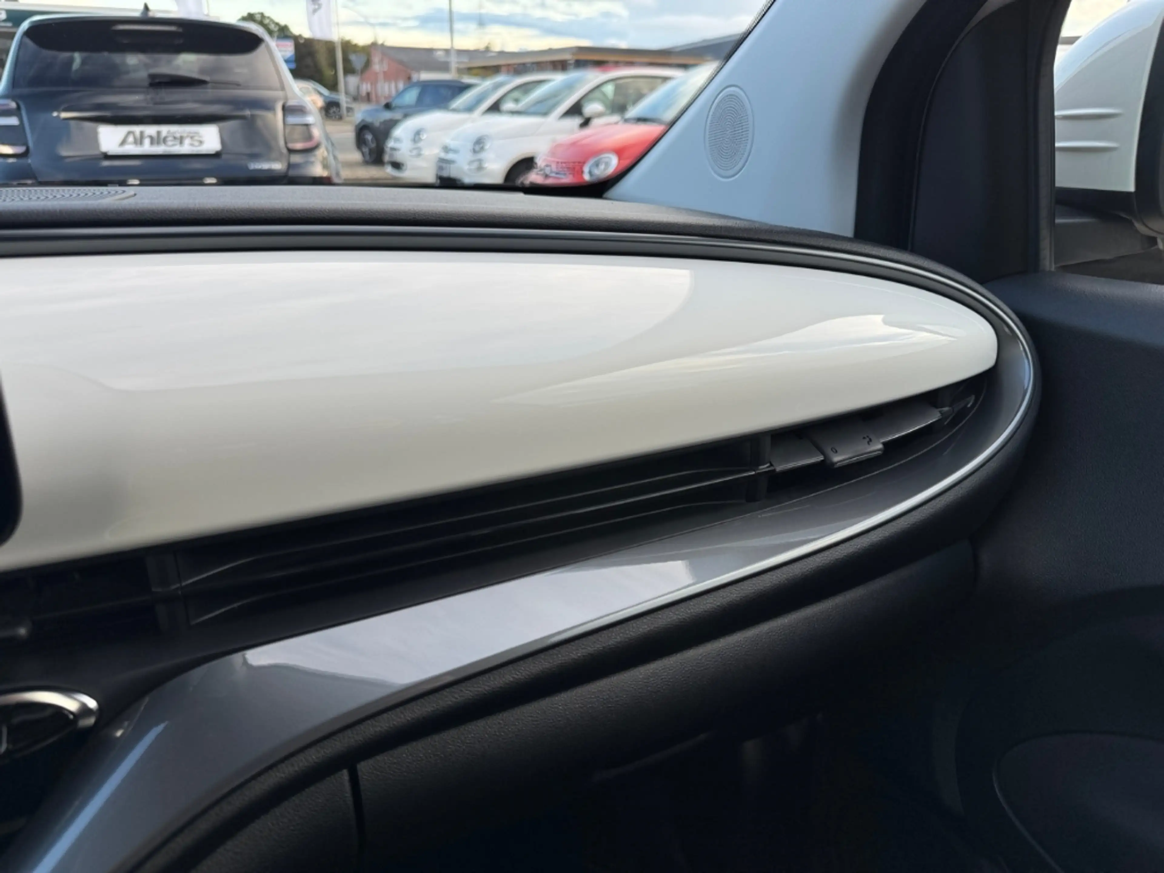 Fiat 500 +KAMERA+SITZHEIZUNG+CARPLAY+TOTWINKEL+PDC+KEYLESS+ — photo 23