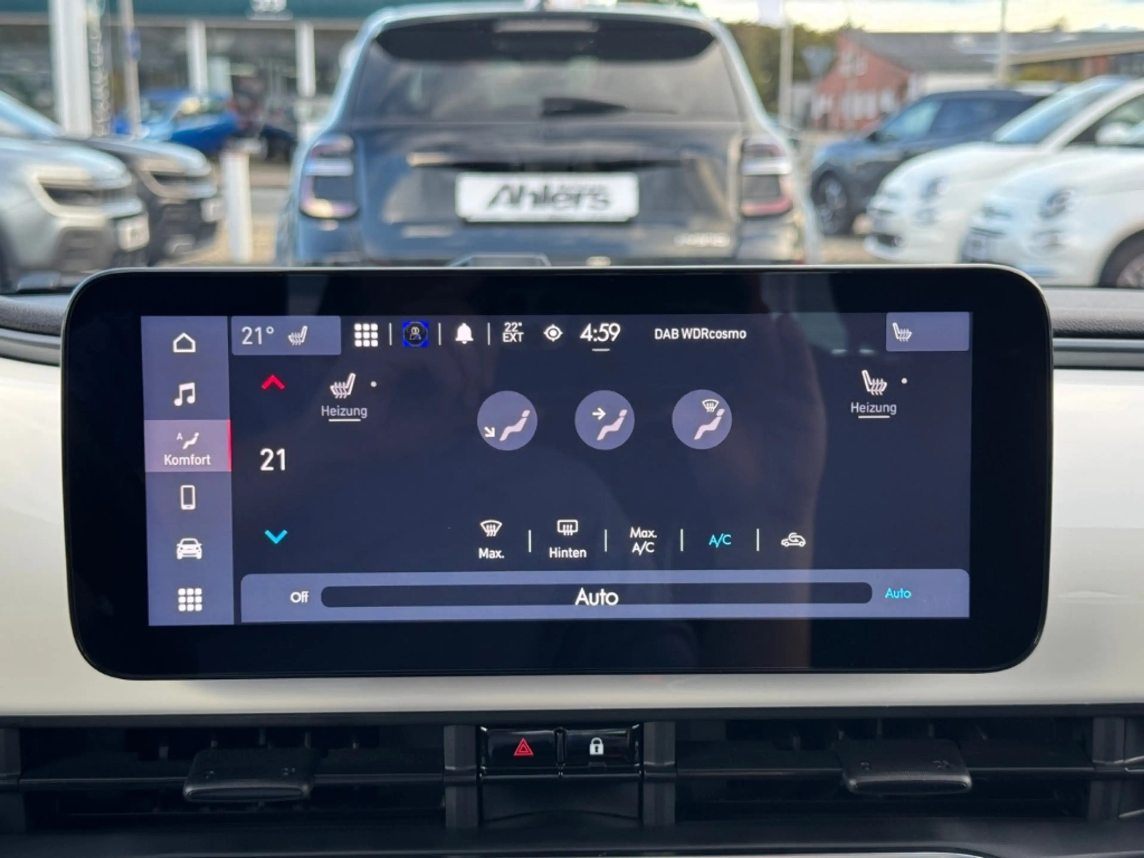 Fiat 500 +KAMERA+SITZHEIZUNG+CARPLAY+TOTWINKEL+PDC+KEYLESS+ — photo 28