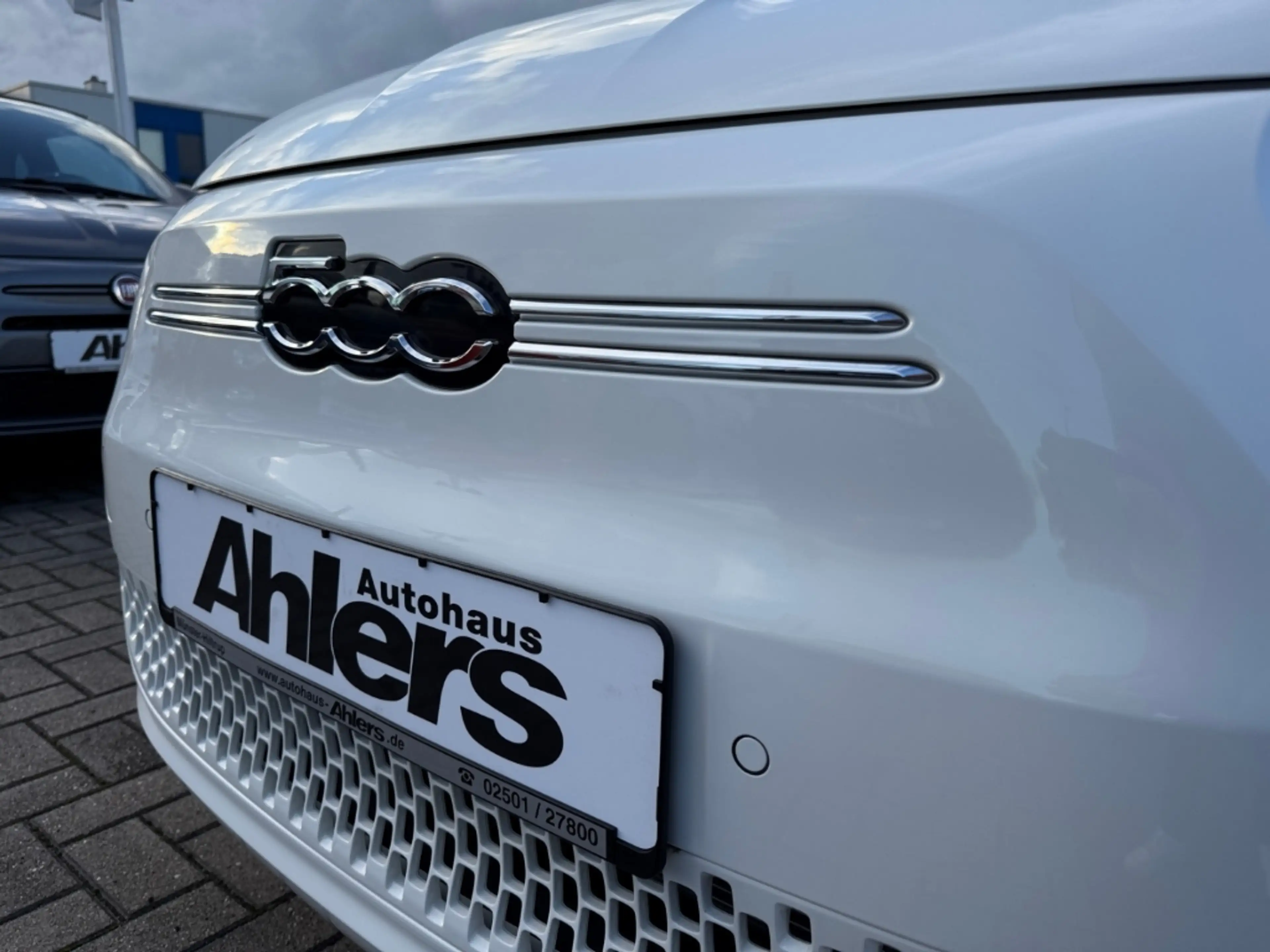 Fiat 500 +KAMERA+SITZHEIZUNG+CARPLAY+TOTWINKEL+PDC+KEYLESS+ — photo 12