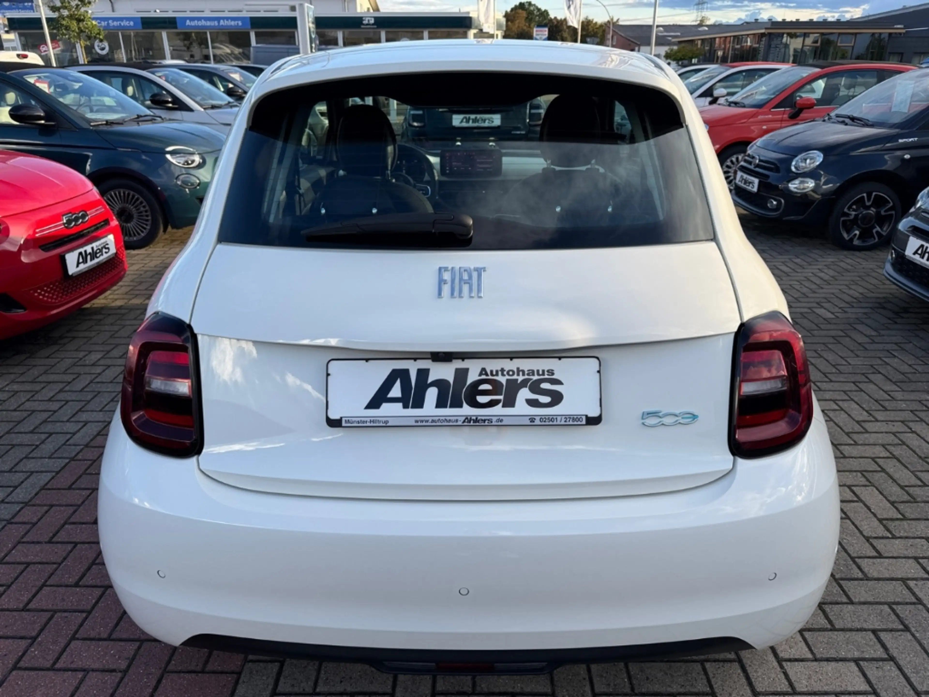 Fiat 500 +KAMERA+SITZHEIZUNG+CARPLAY+TOTWINKEL+PDC+KEYLESS+ — photo 6