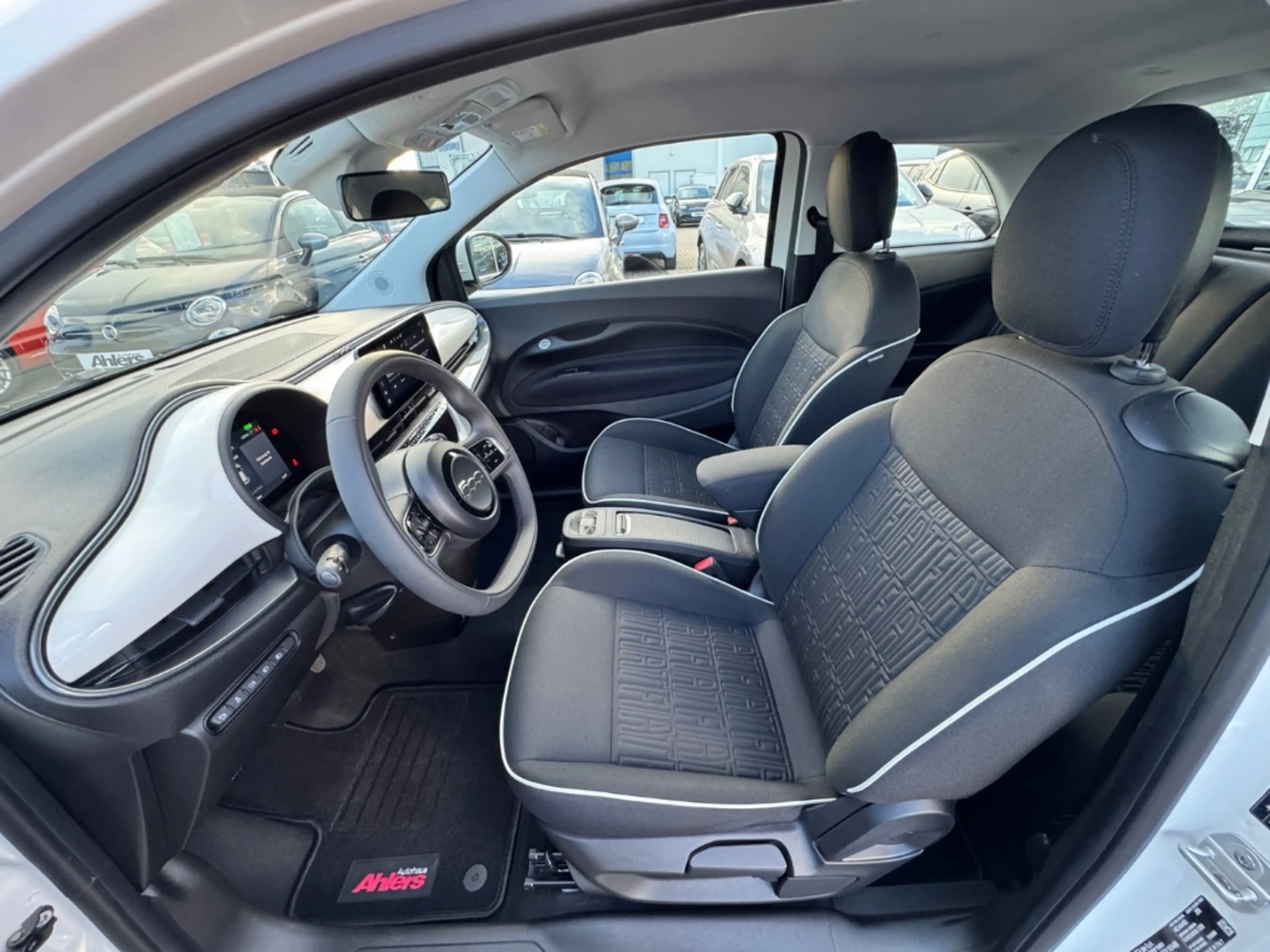 Fiat 500 +KAMERA+SITZHEIZUNG+CARPLAY+TOTWINKEL+PDC+KEYLESS+ — photo 13