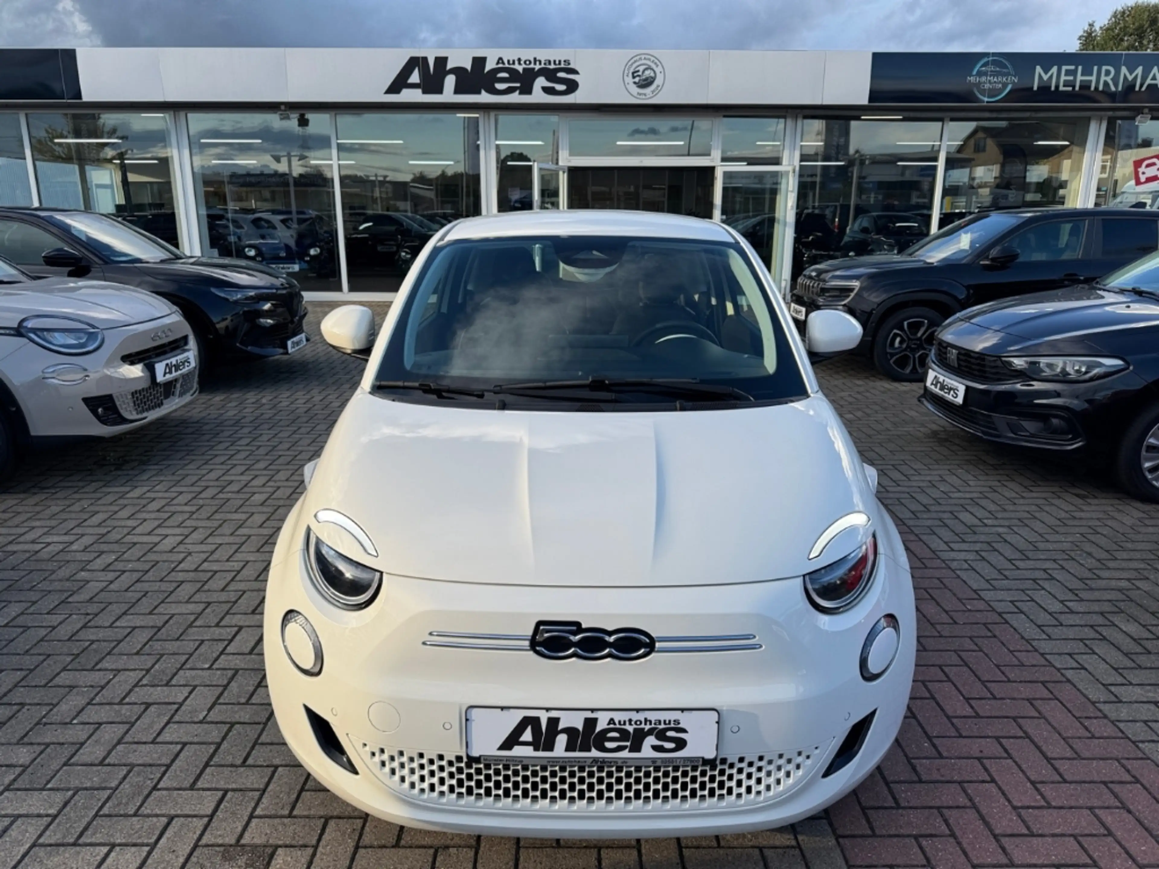 Fiat 500 +KAMERA+SITZHEIZUNG+CARPLAY+TOTWINKEL+PDC+KEYLESS+ — photo 2