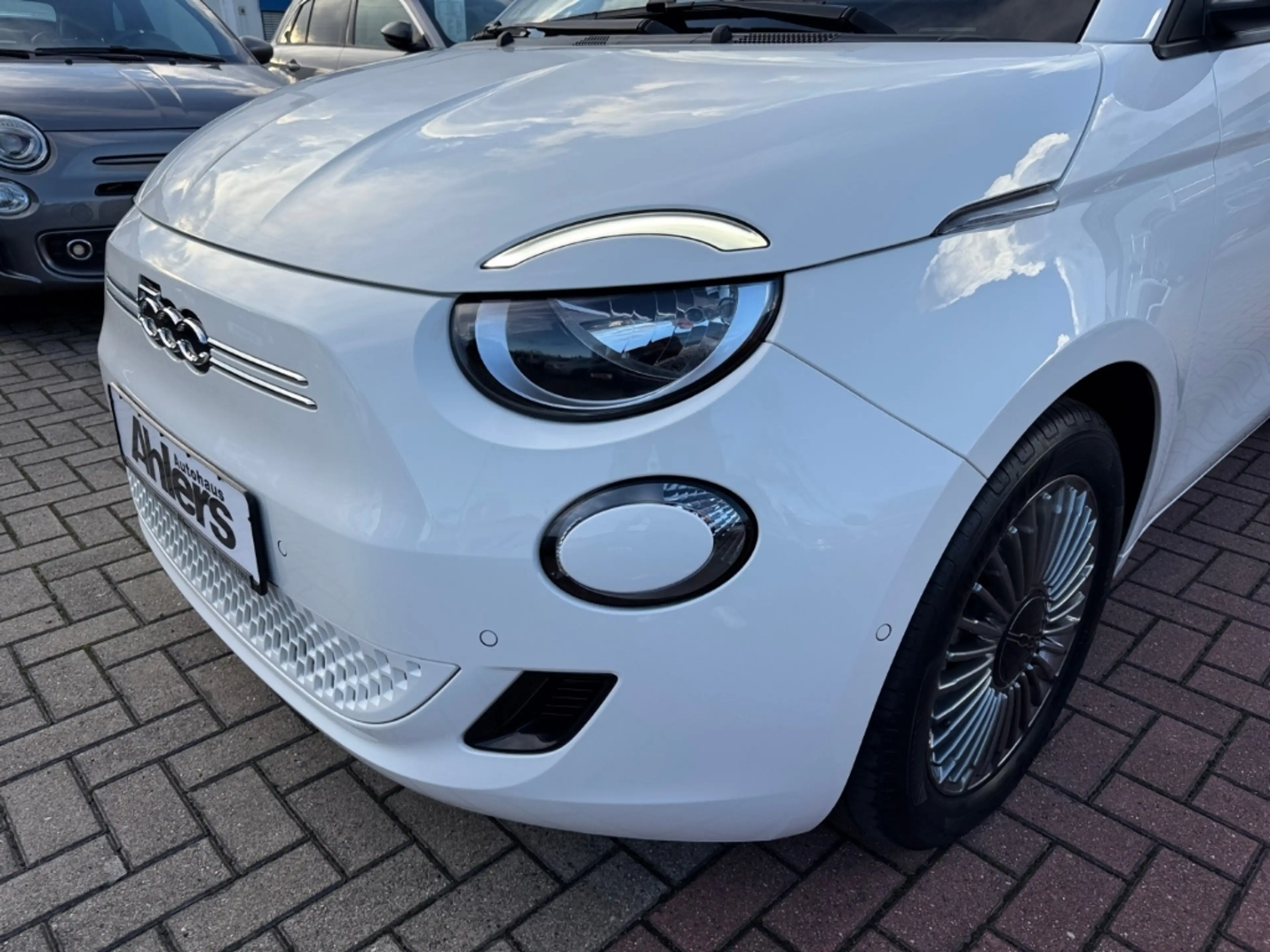 Fiat 500 +KAMERA+SITZHEIZUNG+CARPLAY+TOTWINKEL+PDC+KEYLESS+ — photo 11