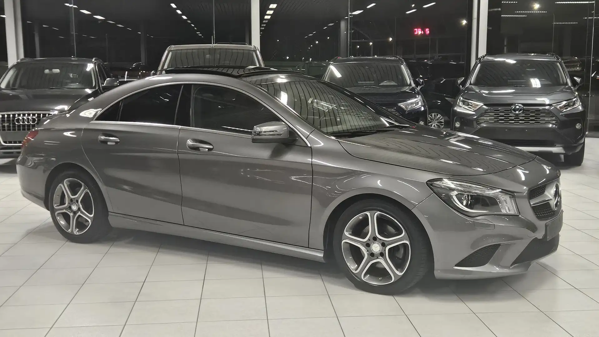 Mercedes-Benz CLA 180 Avangard Pano. Euro 6 Année 2016, 124.000KM Gris - 2
