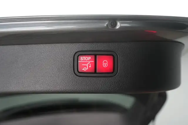 Mercedes-Benz C-Class view 8