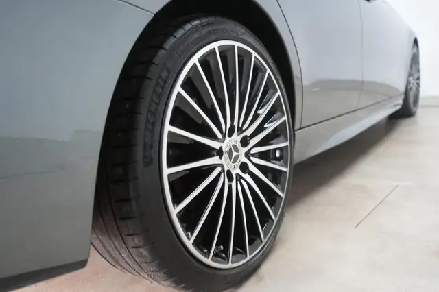 Mercedes-Benz C-Class view 13