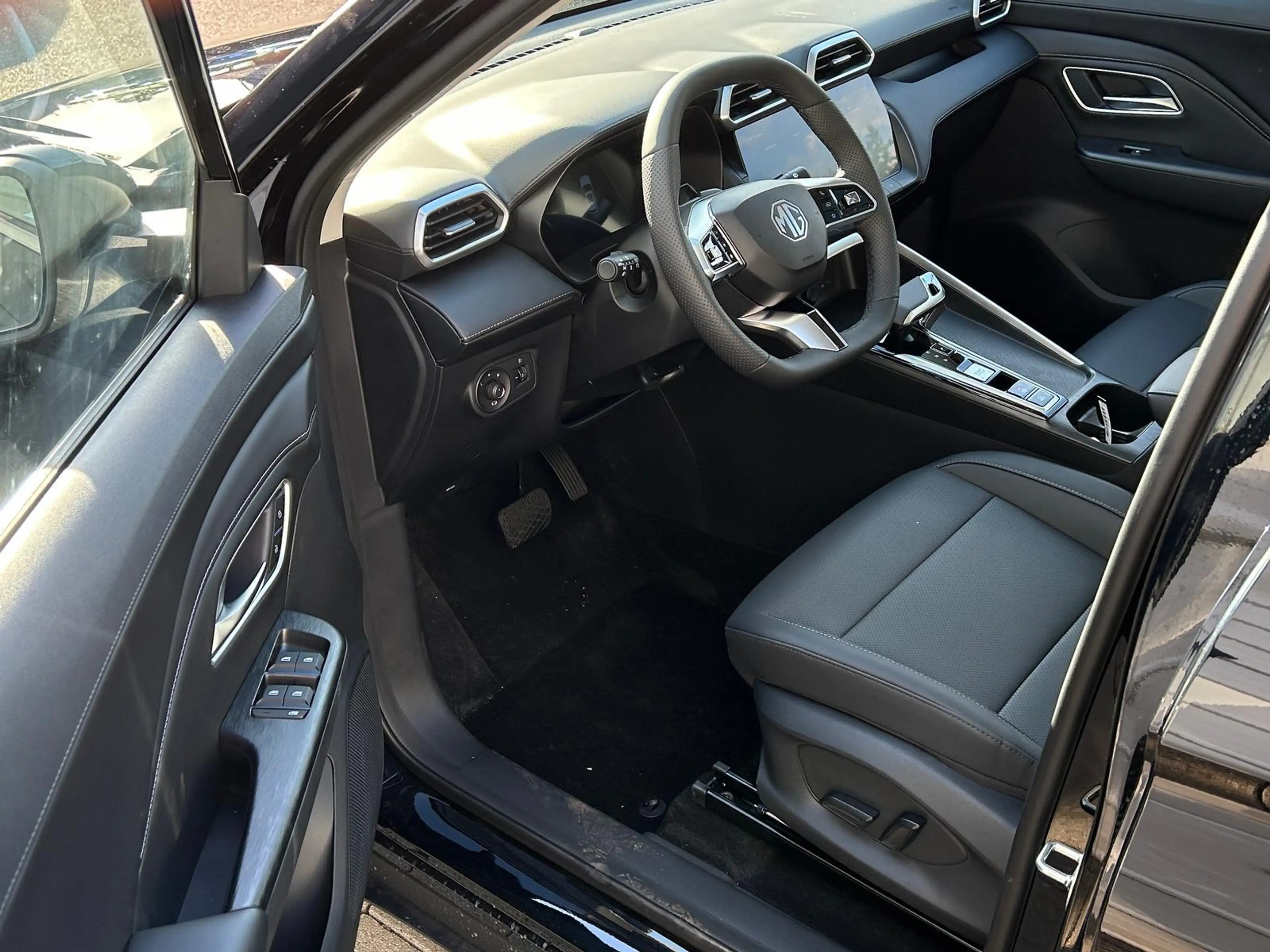 MG ZS Luxury HEV+ 197 PS MJ26 *Pano*Navi*Android Auto... — photo 5