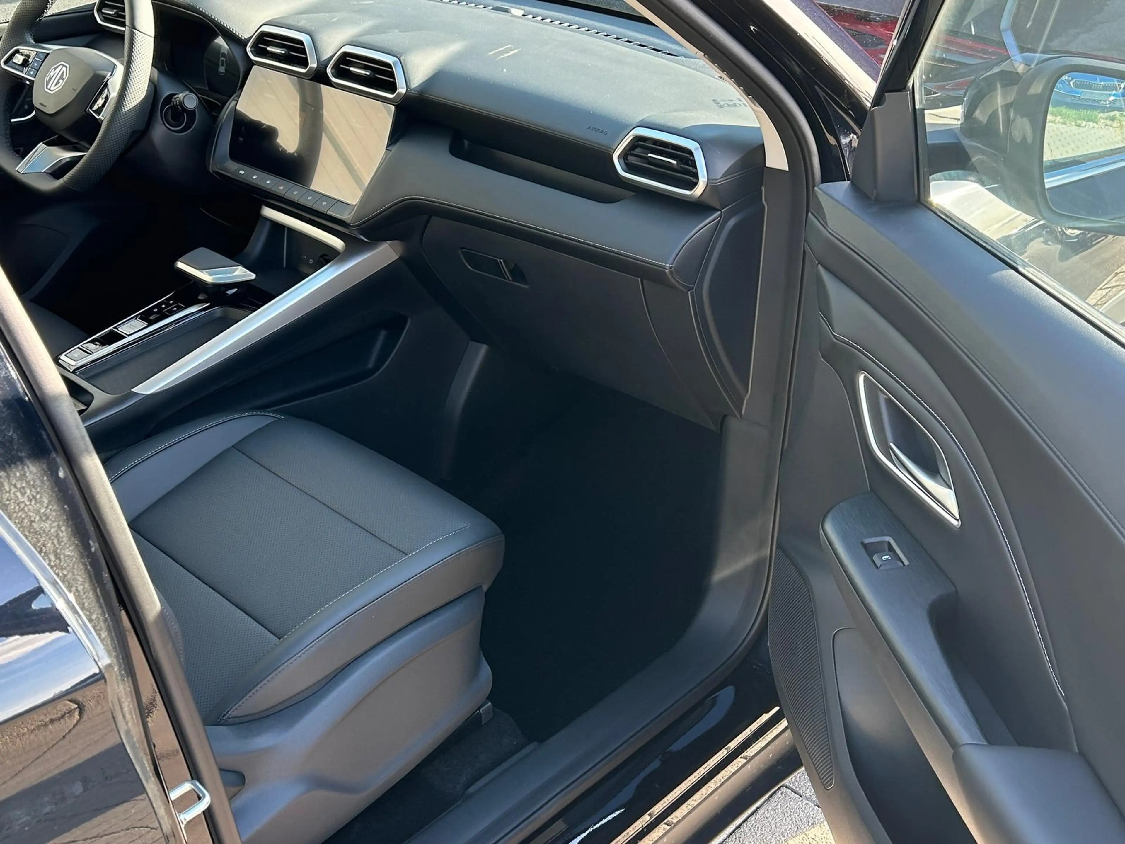 MG ZS Luxury HEV+ 197 PS MJ26 *Pano*Navi*Android Auto... — photo 11