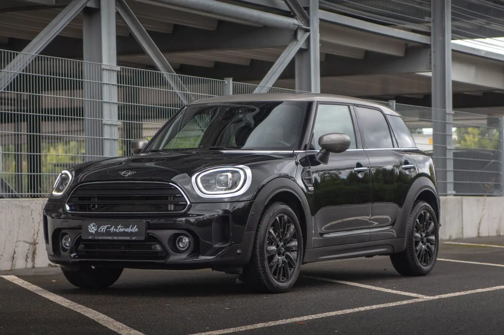 MINI Cooper Countryman *YOURS TRIM*PANO*KAM*ACC*eSitze Schwarz - 2