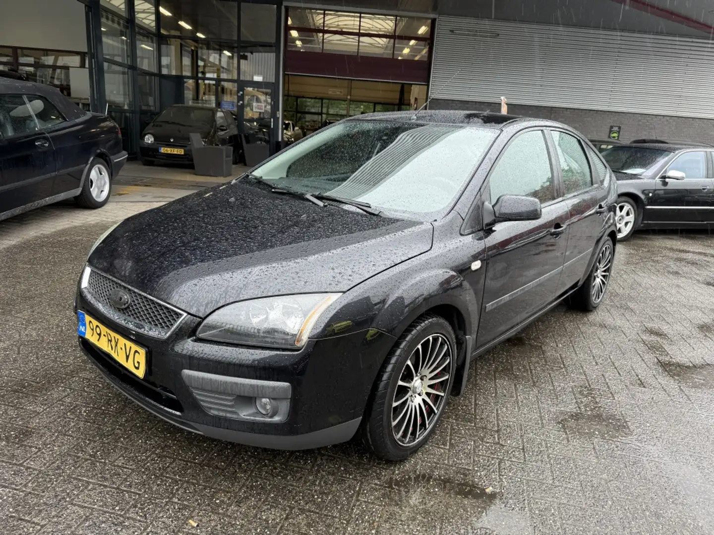 Ford Focus 1.6-16V First Ed. Schwarz - 1