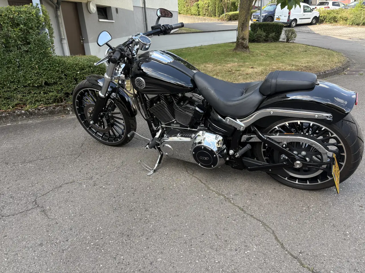 Harley-Davidson Breakout