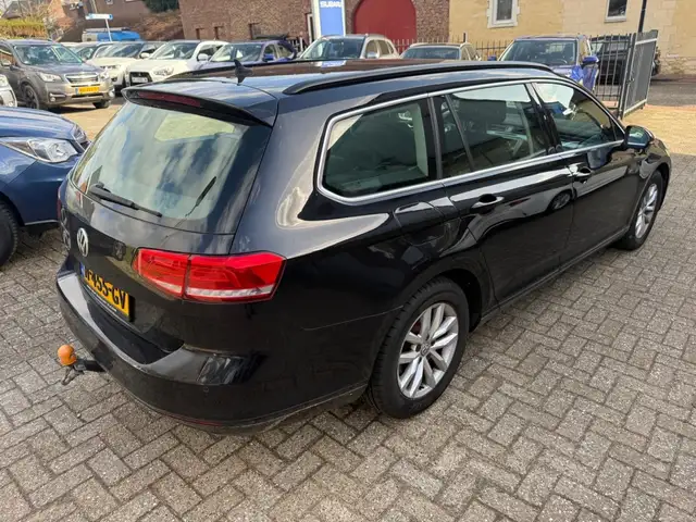 Volkswagen Passat view 6