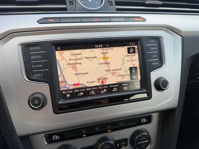 Volkswagen Passat view 8