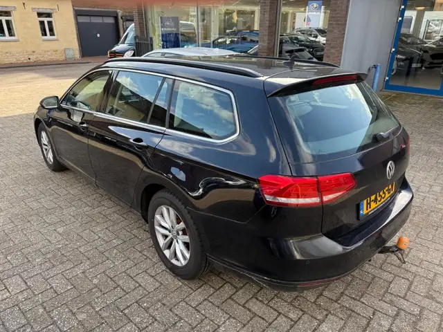 Volkswagen Passat view 5
