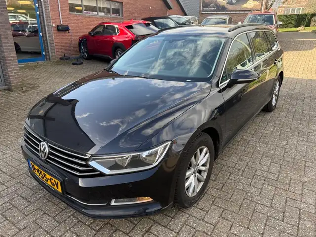 Volkswagen Passat view 2