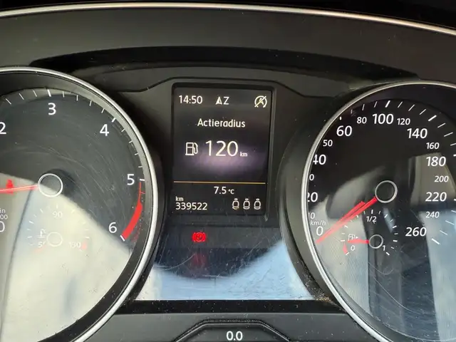 Volkswagen Passat view 10