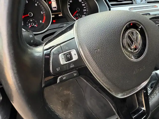Volkswagen Passat view 7