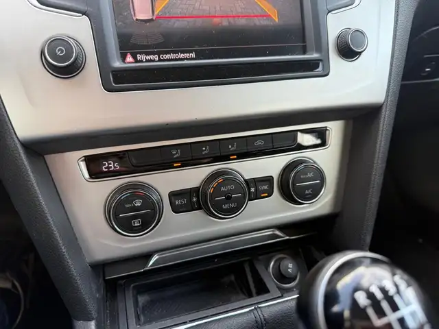 Volkswagen Passat view 9