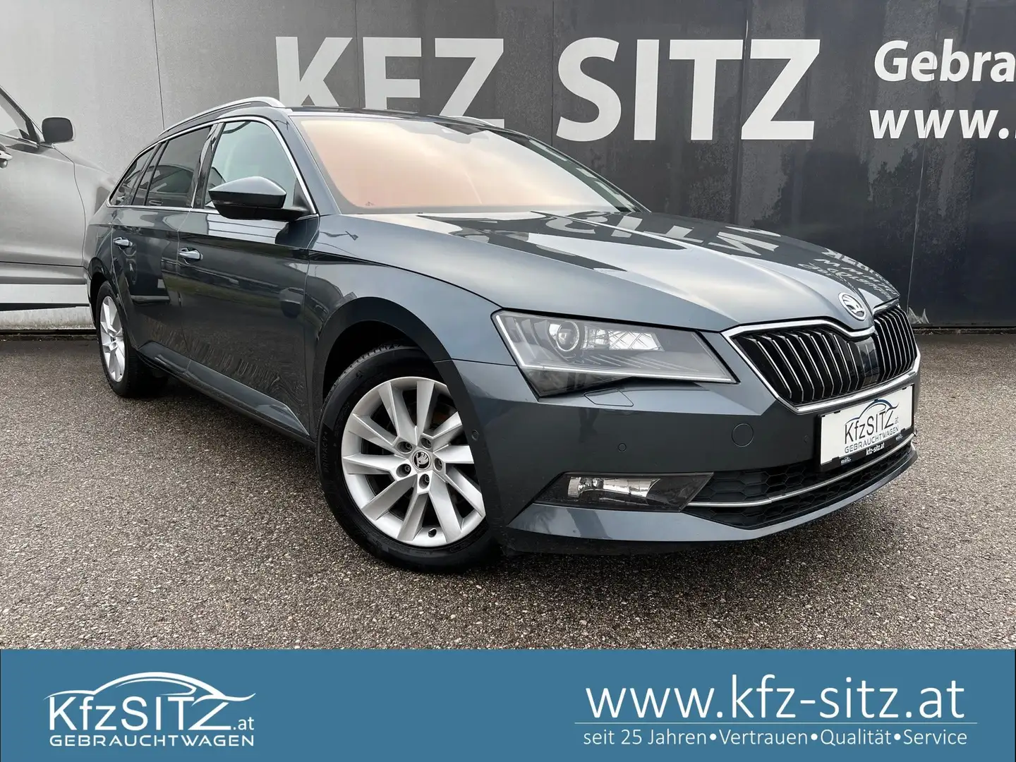 Skoda Superb Kombi 2,0 TDI Style Grau - 1